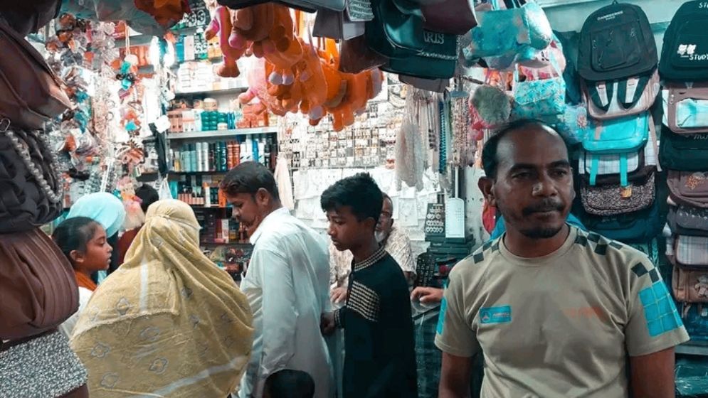 চরফ্যাশনে জমে উঠেছে ঈদবাজার