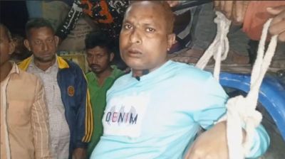 গভীর রাতে সরকারি চাল চুরি, স্বেচ্ছাসেবক দলের নেতাকে গণধোলাই