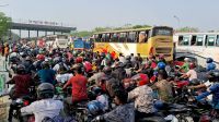 পদ্মা সেতুর মাওয়া প্রান্তে যানবাহনের দীর্ঘ সারি