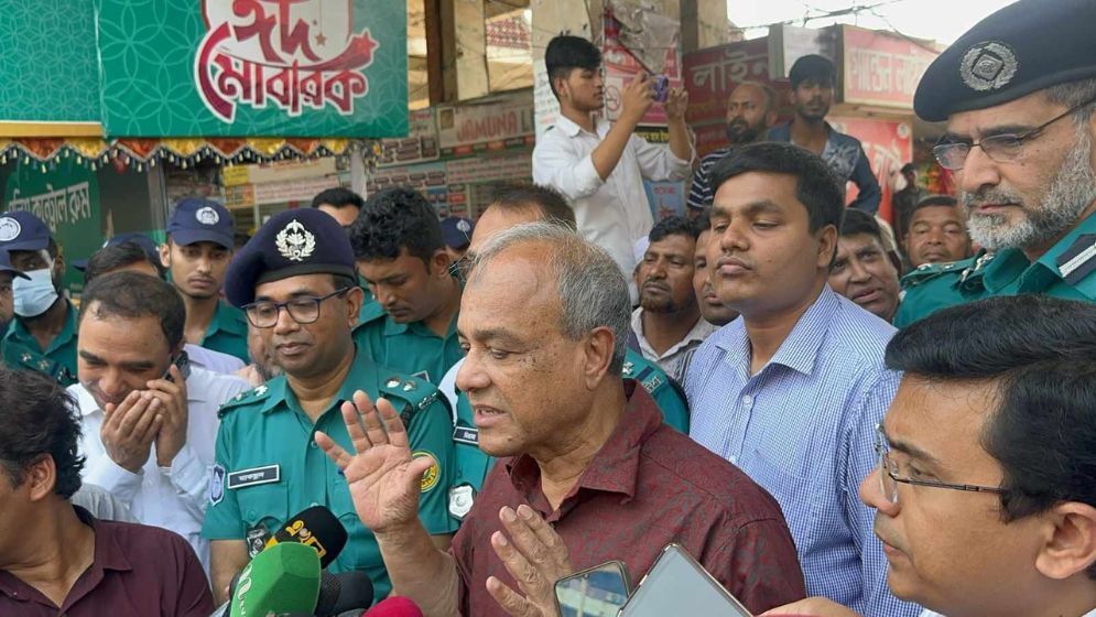 ফাঁকা ঢাকায় ষড়যন্ত্রের হুমকি নেই : স্বরাষ্ট্র উপদেষ্টা