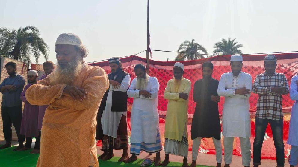 সৌদির সাথে মিল রেখে রাজশাহীতে ঈদের জামাত, যা বললেন ইমাম