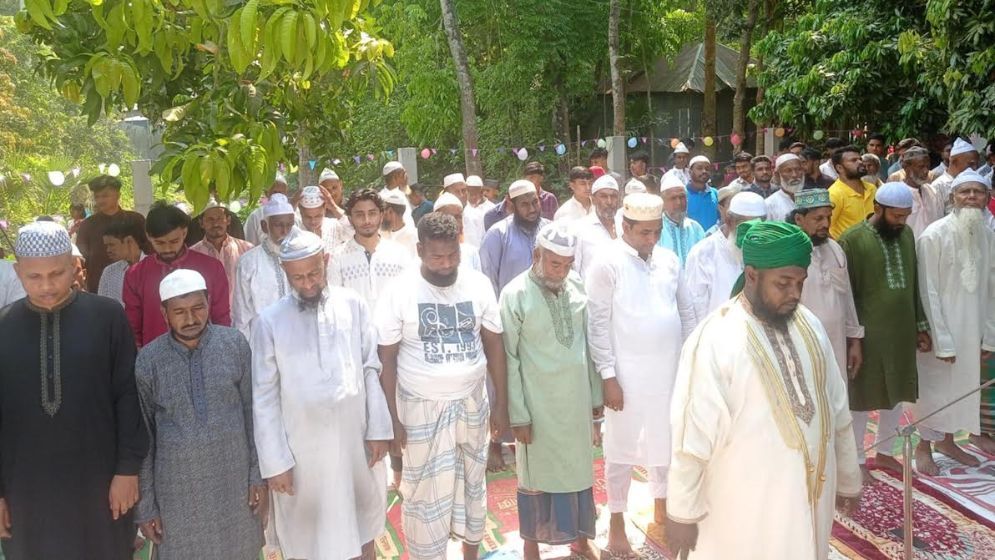 সৌদি আরবের সাথে বোয়ালমারীর ৮ গ্রামে ঈদ উদযাপন