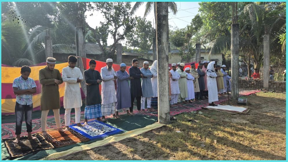 সৌদির সঙ্গে মিল রেখে বগুড়ায় বিভিন্ন স্থানে ঈদ উদযাপন