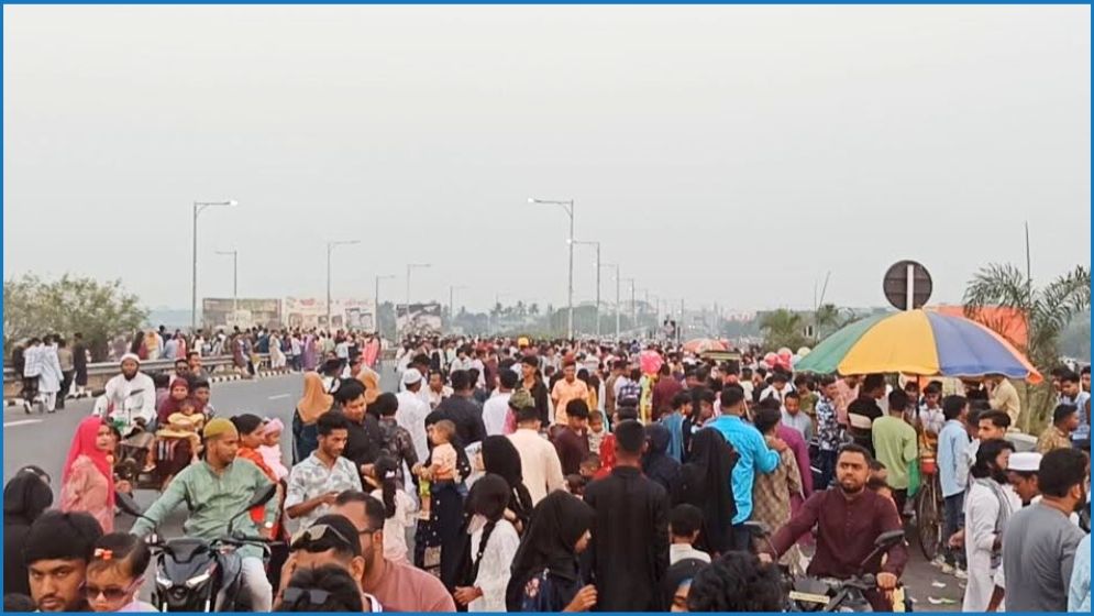 ঈদ আনন্দে মুখর ভাঙ্গা গোলচত্বর, দর্শনার্থীদের মিলনমেলা