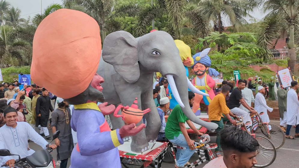 ঢাকায় সুলতানি আমলের আদলে ঈদ মিছিল