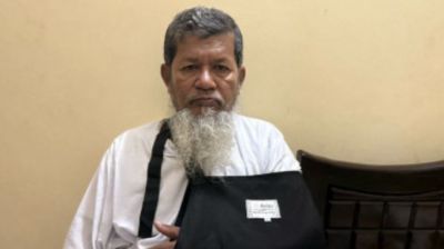 তথ্য উপদেষ্টা মাহফুজের বাবার ওপর হামলা