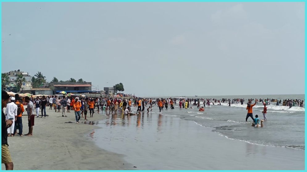 ঈদ উপলক্ষে কুয়াকাটায় পর্যটকদের ভিড়, ব্যবসায়ীদের মুখে হাসি