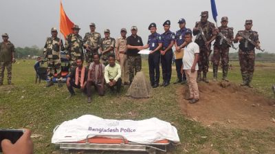 ইঁদুর মারার ফাঁদে নিহত ভারতীয় যুবকের লাশ হস্তান্তর