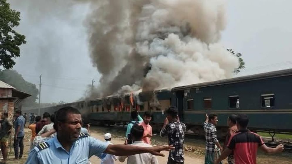 আড়াই ঘণ্টা পর ট্রেন চলাচল স্বাভাবিক