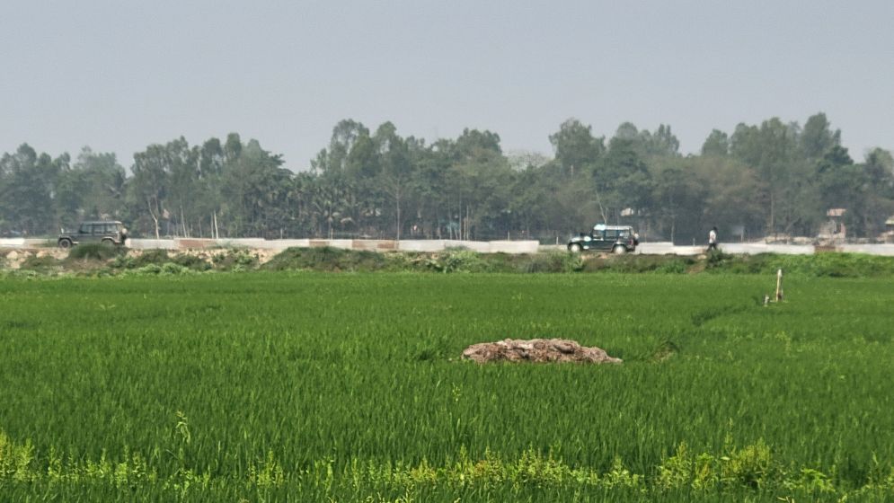 বাংলাদেশি ভেবে ভারতীয় চোরাকারবারিকে গুলি করল বিএসএফ