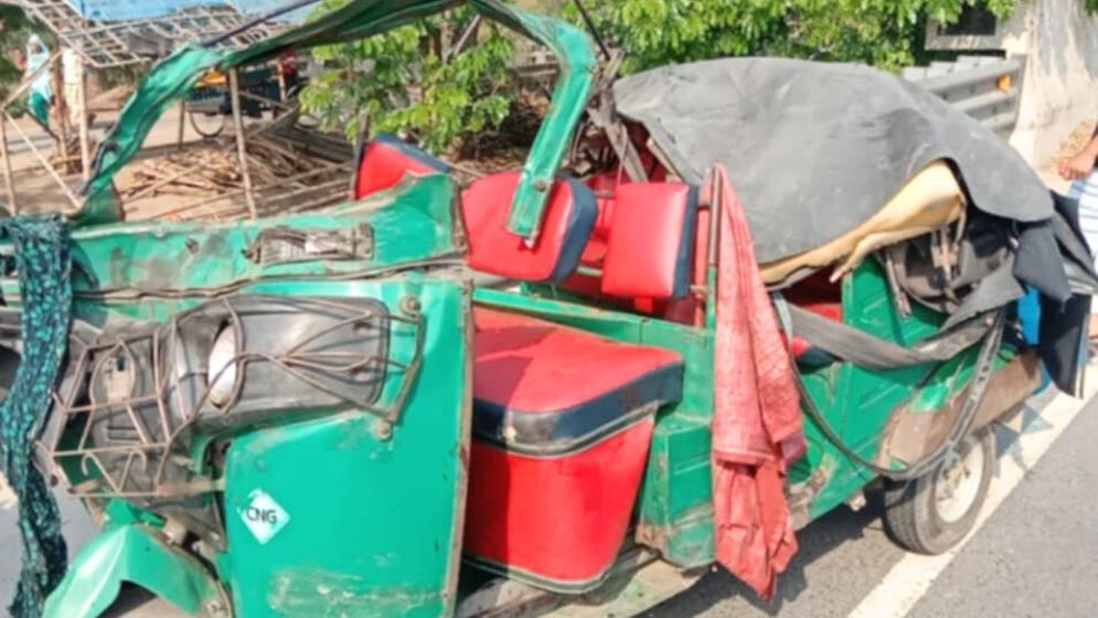 সিরাজগঞ্জে সিএনজি-ট্যাংকলরী সংঘর্ষে নিহত ২, আহত ৪