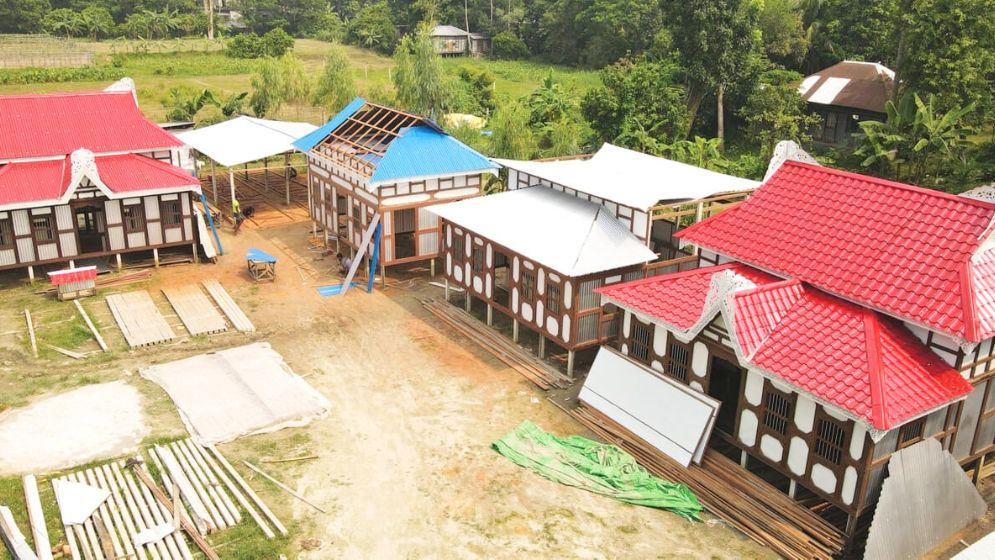 রিসোর্ট-রেস্তোরাঁ নির্মাণে টঙ্গীবাড়ীর টিনের ঘরের চাহিদা বেড়েছে