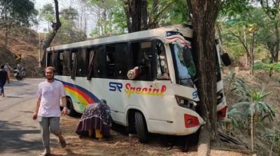 বান্দরবানে পর্যটকবাহী বাস দুর্ঘটনায় নারী-শিশুসহ আহত ২৫