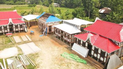 রিসোর্ট-রেস্তোরাঁ নির্মাণে টঙ্গীবাড়ীর টিনের ঘরের চাহিদা বেড়েছে