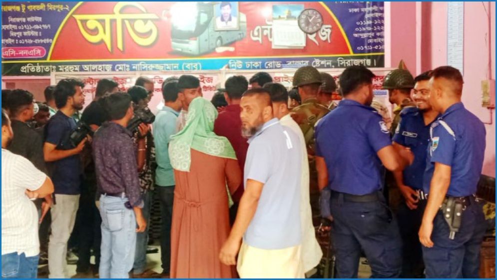 সিরাজগঞ্জে অতিরিক্ত ভাড়া আদায়, চার বাস কাউন্টারকে জরিমানা