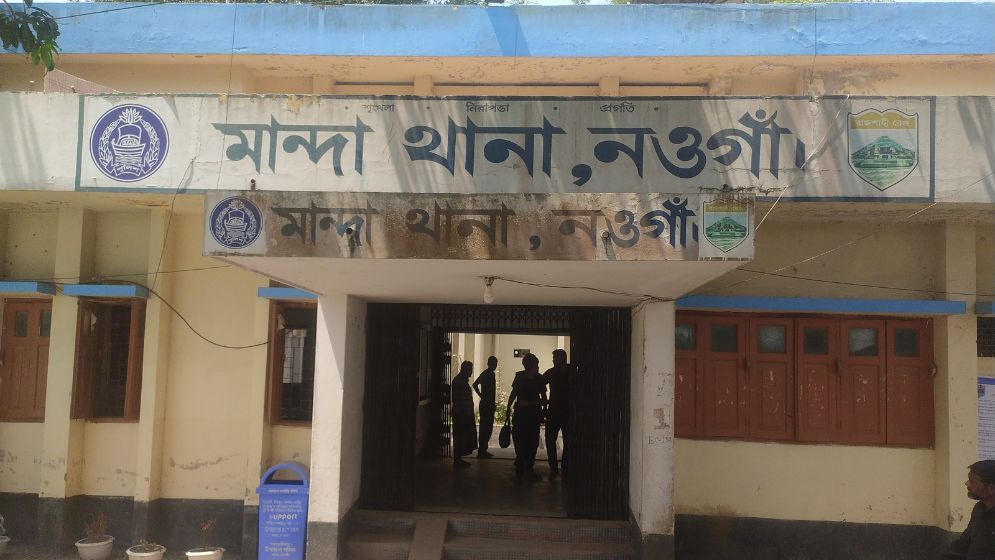 নওগাঁয় ধর্ষণের অভিযোগে স্কুলছাত্র গ্রেপ্তার