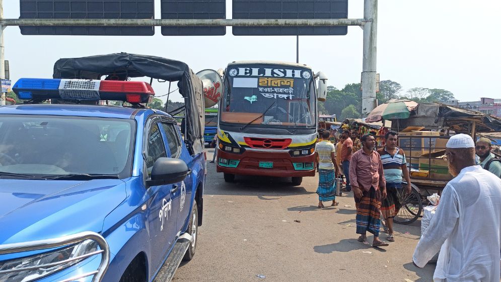 ভাঙ্গায় ঢাকাগামী বাসে অতিরিক্ত ভাড়া আদায়ের বিরুদ্ধে অভিযান