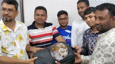 অটোতে ফেলে যাওয়া ১৮ ভরি স্বর্ণালংকার ফিরিয়ে দিলেন শিক্ষার্থী