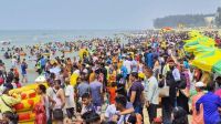 রেকর্ড পর্যটকে মুখর কক্সবাজার সৈকত