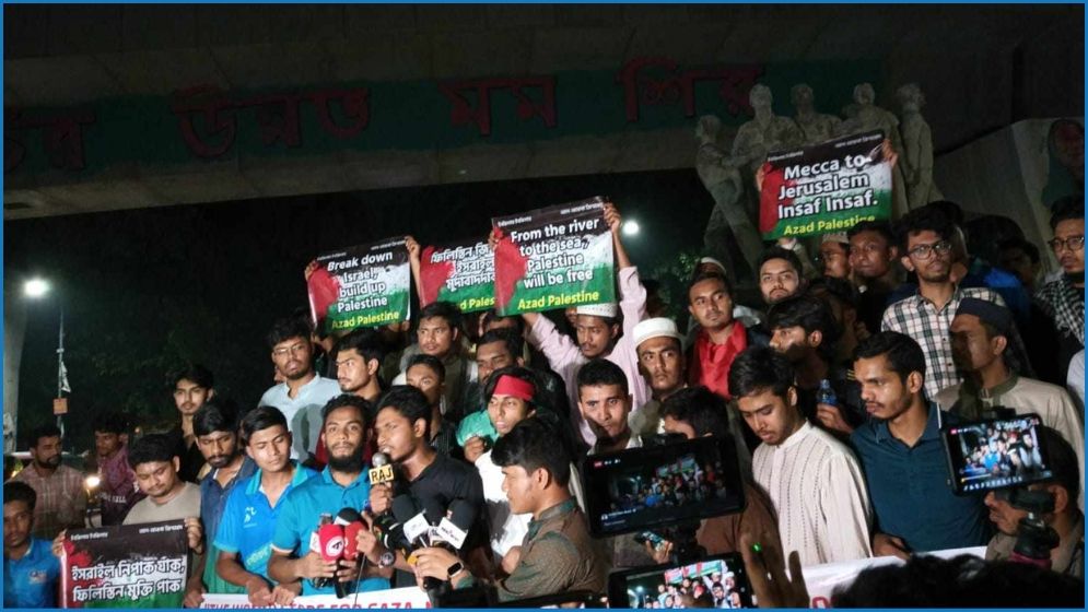 ইসরায়েলি গণহত্যা : ঢাবিতে ৫০ হাজারেরও অধিক শহীদের গায়েবানা জানাজা