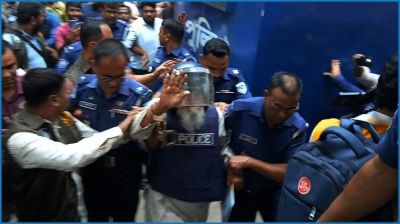 আদালতে সাবেক এমপির ওপর স্যান্ডেল নিক্ষেপ