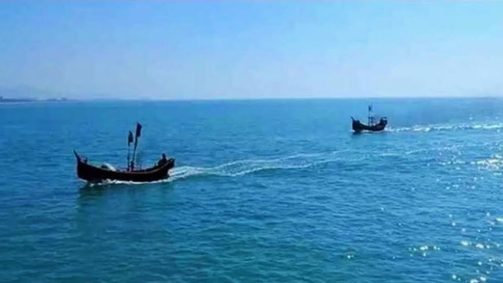 মাছ ধরার ট্রলারসহ ১৯ জেলেকে ধরে নিয়ে গেল আরাকান আর্মি