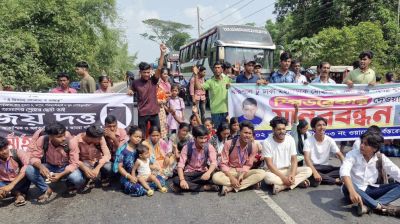 গৌরনদীতে দুর্ঘটনার প্রতিবাদে মহাসড়ক অবরোধ