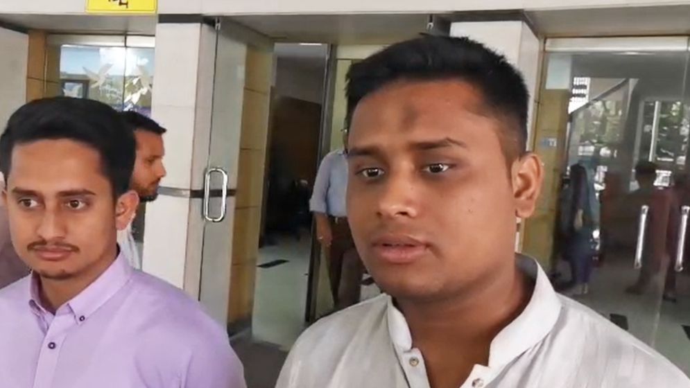 দুদকে হাসনাত সার্জিসের অভিযোগ