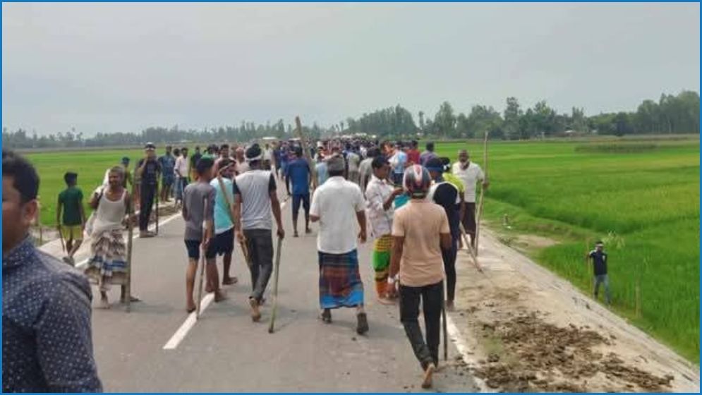মাইকিং করে সংঘর্ষে জড়াল দুই গ্রামবাসী