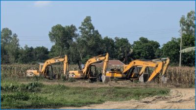 কৃষি জমির মাটি কাটায় ৬টি ভেকু মেশিন জব্দ