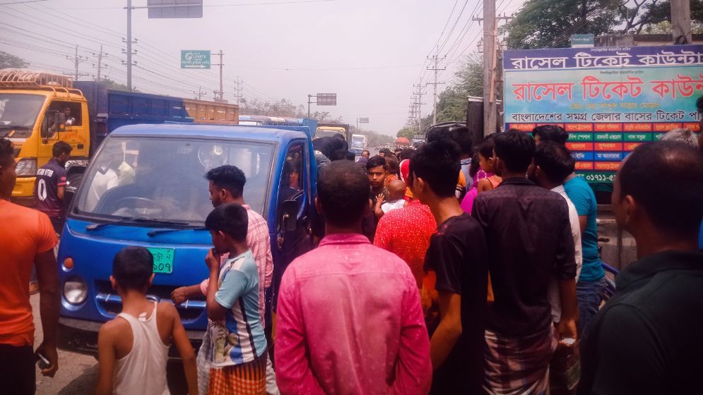 চিকিৎসা শেষে ফেরার পথে ট্রাকচাপায় প্রাণ গেল আশরাফুলের
