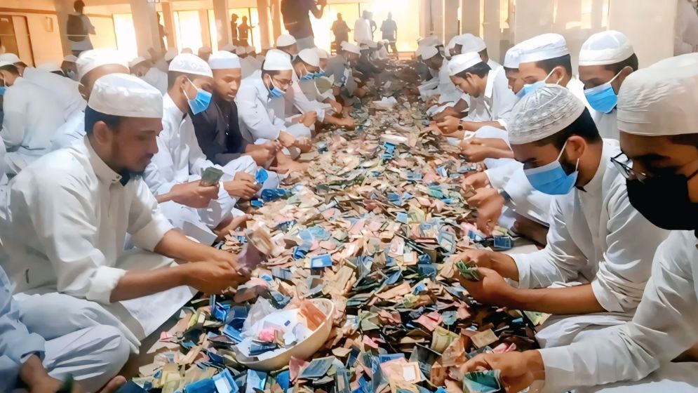 পাগলা মসজিদের দানবাক্সে মিলল ২৮ বস্তা টাকা