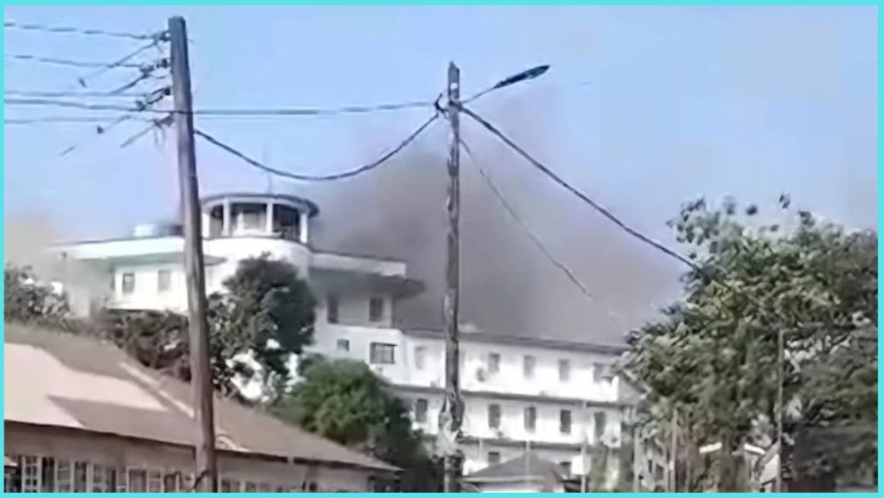 সিয়েরা লিওনে প্রেসিডেন্টের কার্যালয়ে আগুন