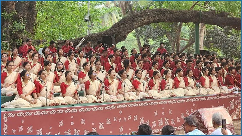 রমনার বটমূলে চলছে ছায়ানটের বর্ষবরণ