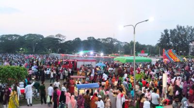 বরিশালে বৈশাখ উদযাপনে দর্শনার্থীদের উপচে পড়া ভিড়