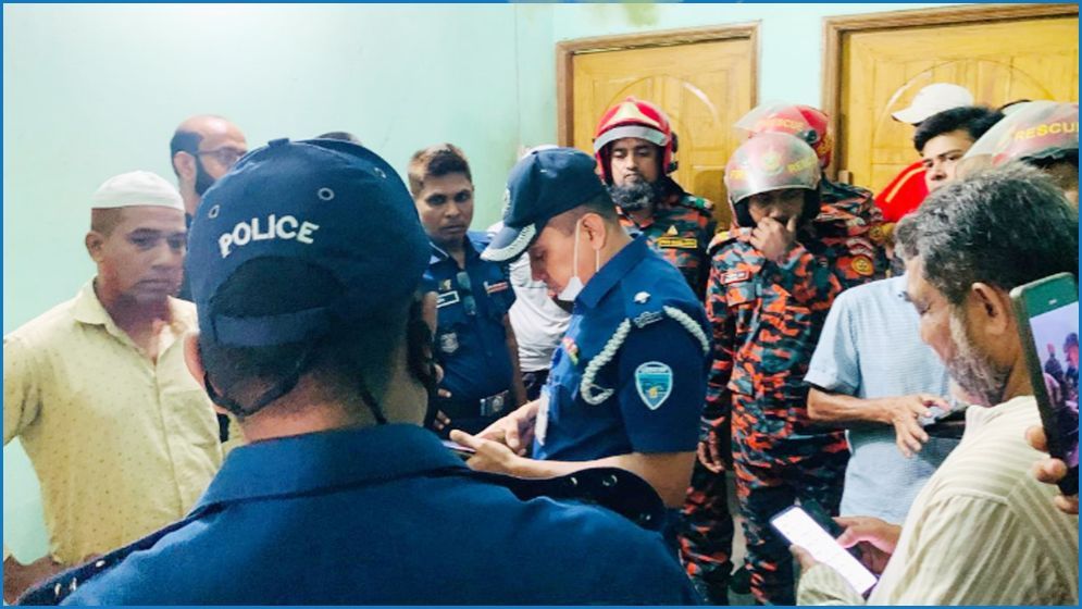 চাঁদপুরে ব্যাংক কর্মকর্তার ঝুলন্ত মরদেহ উদ্ধার