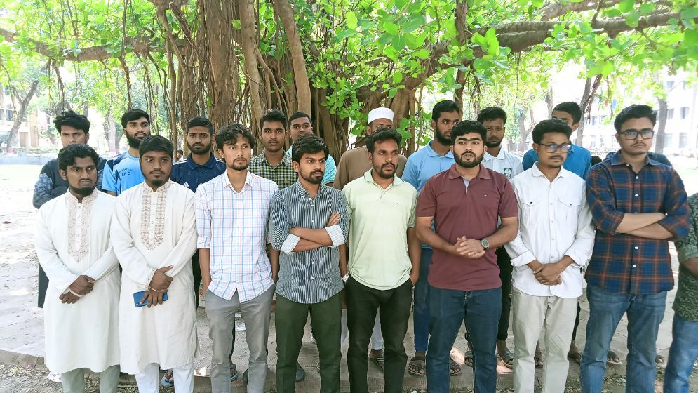কুয়েটে শিক্ষার্থী বহিষ্কারের প্রতিবাদে ইবিতে সমাবেশ