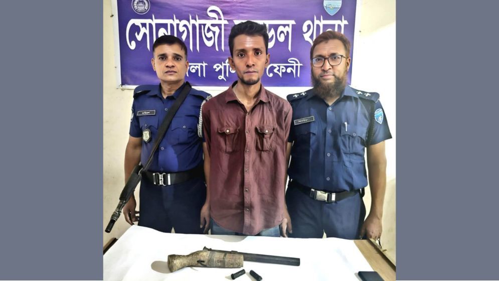 সোনাগাজীতে অস্ত্রসহ যুবক গ্রেপ্তার