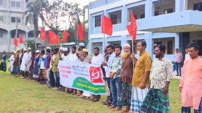 কলাপাড়ায় কৃষকদের অবস্থান ধর্মঘট, স্মারকলিপি পেশ