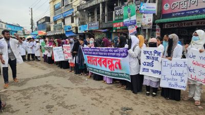 তৃতীয় দিনের আন্দোলনে সুনামগঞ্জ মেডিকেলের শিক্ষার্থীরা