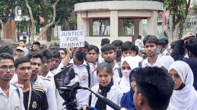 বর্বর নির্যাতনে স্কুলছাত্রী হত্যা, বিচারের দাবিতে থানা ঘেরাও