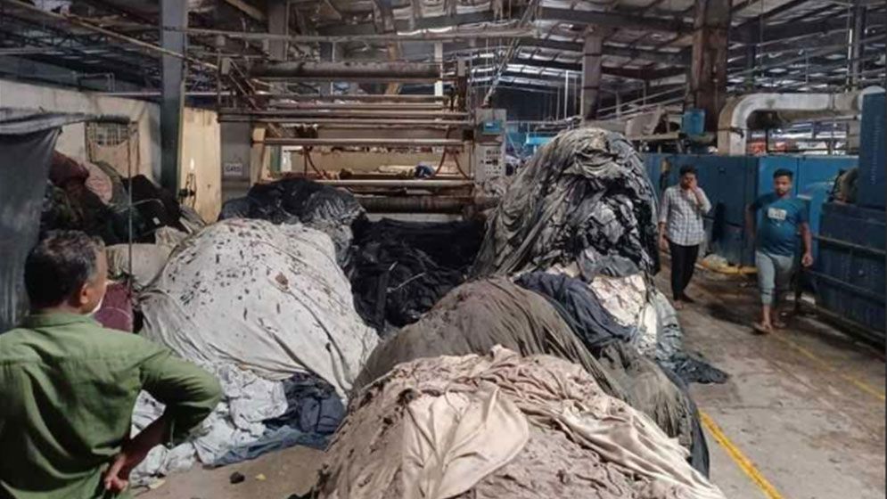 মুন্সীগঞ্জে আগুনে পুড়ল কারখানার কাপড়-মেশিন
