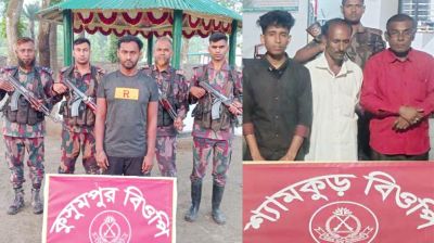 ভারতে যাওয়ার পথে ঝিনাইদহ সীমান্তে আটক ১৫ বাংলাদেশি