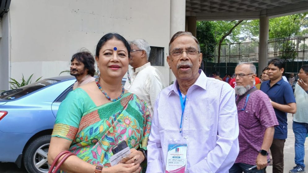 চলছে অভিনয়শিল্পী সংঘের ভোটগ্রহণ