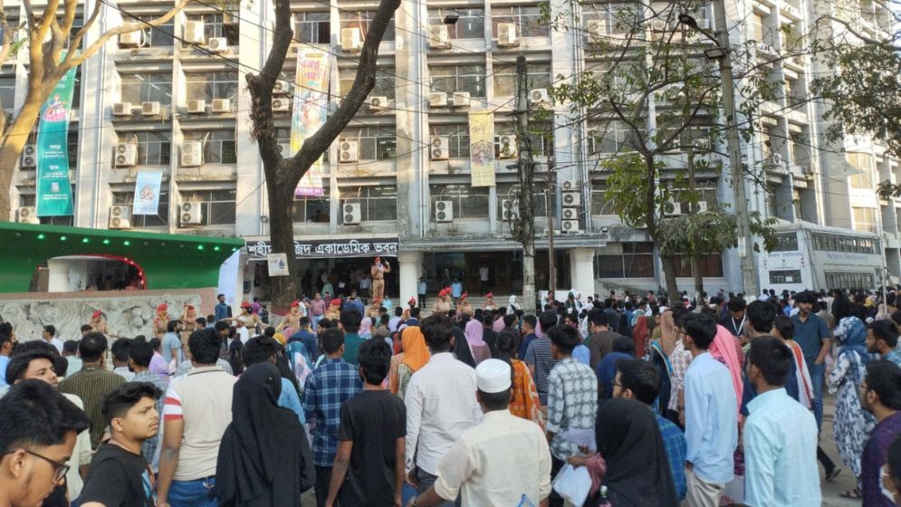 জবি কেন্দ্রে রাবির এ ইউনিটের ভর্তি পরীক্ষা অনুষ্ঠিত