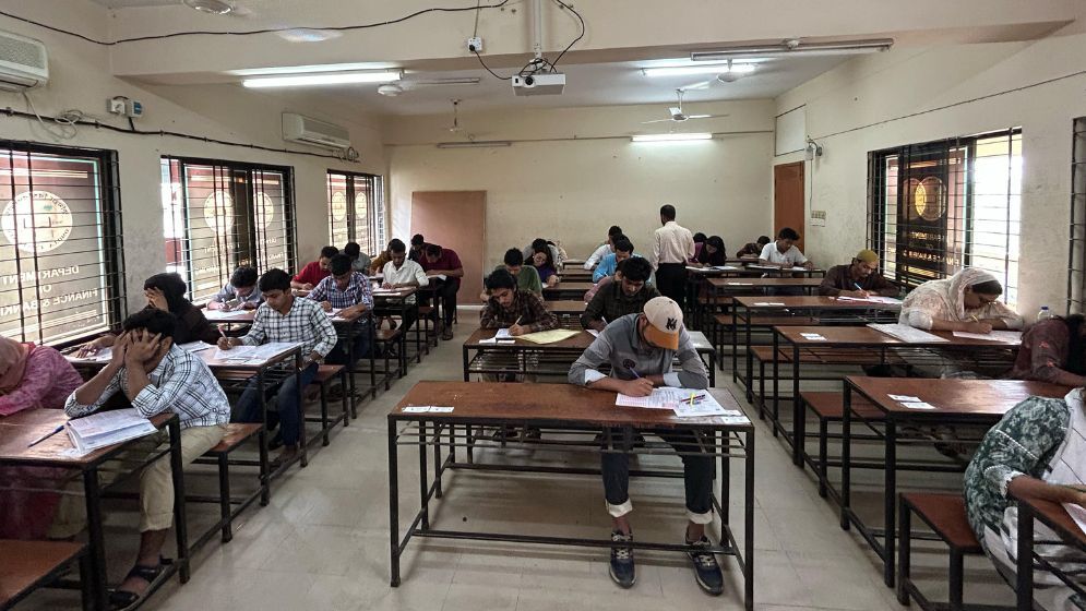 কুবিতে ভুল প্রশ্ন প্রদান, আহ্বায়ককে অব্যাহতি