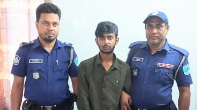 ওয়্যারড্রবে লুকানো গুলি ও চাপাতি, যুবক গ্রেপ্তার