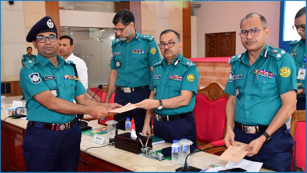 সর্বোচ্চ বিনয়ী হয়ে পেশাগত দায়িত্ব পালন করতে হবে : ডিএমপি কমিশনার