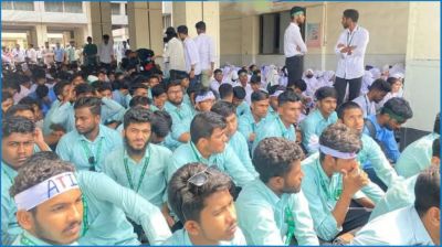 ৮ দাবিতে ‘খামার বাড়িতে’ কৃষি ডিপ্লোমা শিক্ষার্থীদের অবস্থান কর্মসূচি