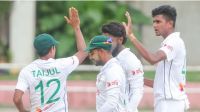 আগুন ঝরাচ্ছেন নাহিদ-হাসানরা, বোলিংয়েই ভরসা